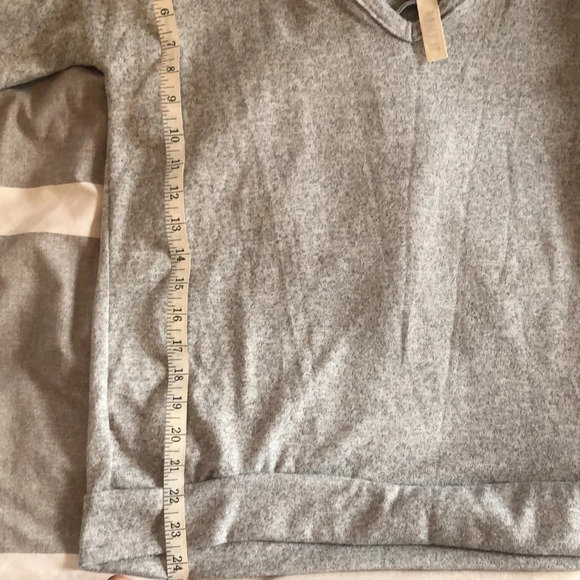 Open shoulder long sleeve sweater grey size large - Picture 11 of 14